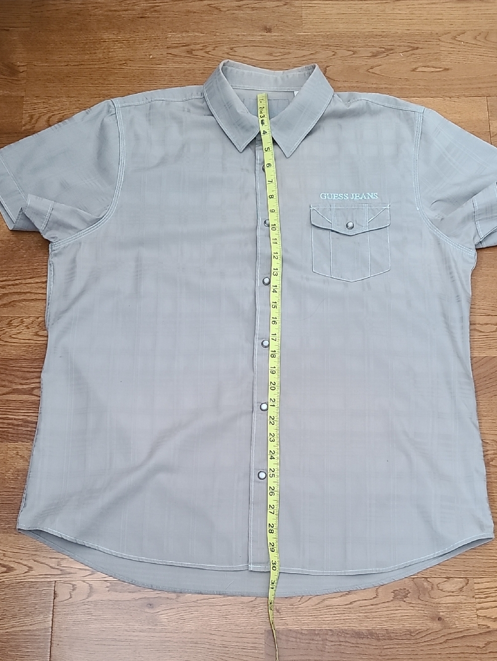 Men's Guess Short Sleeve Button-Down Shirt in Light Gray (Sz XL) - Picture 9 of 10